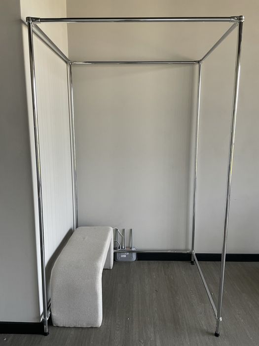 Штори, зеленого кольору, можуть йти в примірочну