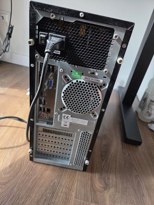 Komputer stacjonarny i7 / Windows 10 Pro – sprawny, gotowy do pracy –