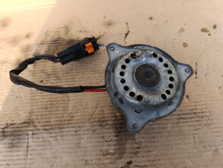 Моторчик вентилятора охолодження двигун Peugeot 5008 3008 308 c4 c5