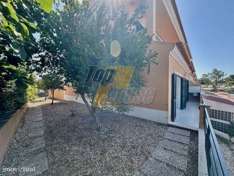 Moradia T4 com piscina e terreno de 900m2 - Quinta da Serralheira -...