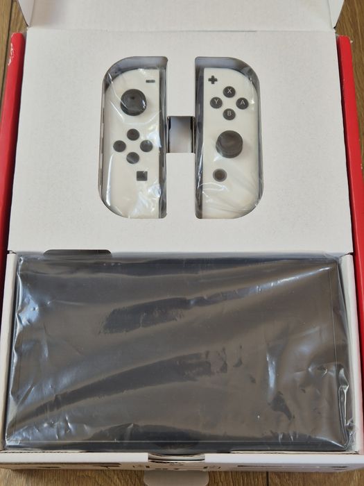 Konsola Nintendo Switch OLED White + etui
