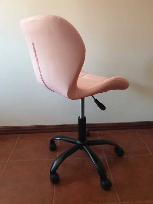 Vendo cadeira de escritório rosa