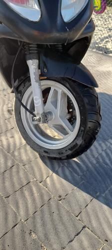 Продам скутера дуже хороший стан сів і поїхав комплект задня резина