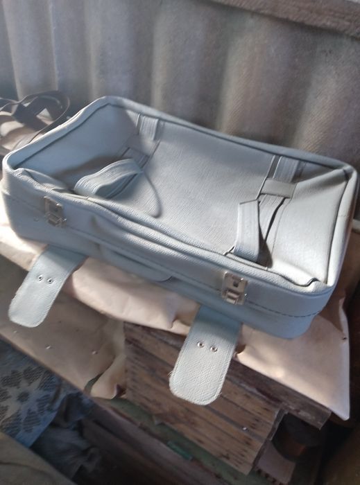 Продаеться чемодан