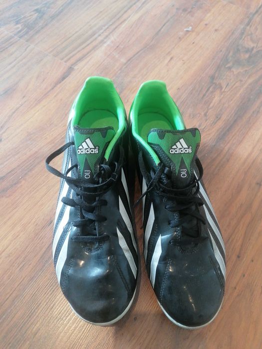 Chuteiras Adidas F10 - pitons alumínio