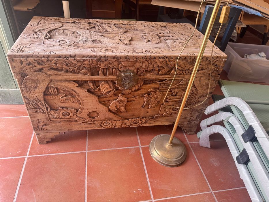 Móveis e camas variados