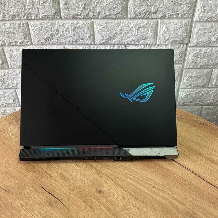 ASUS ROG Strix Scar 17 G733ZW