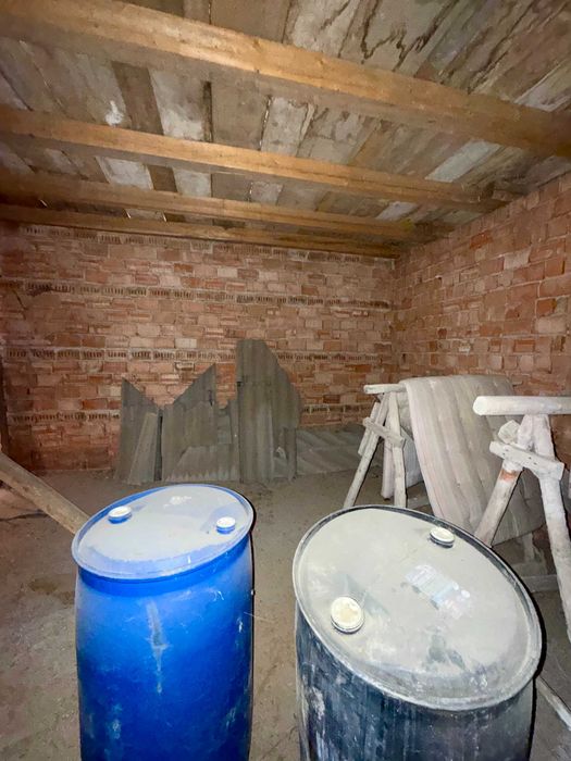 Продаж земельної ділянки з незавершеним будинком у с. Грушів