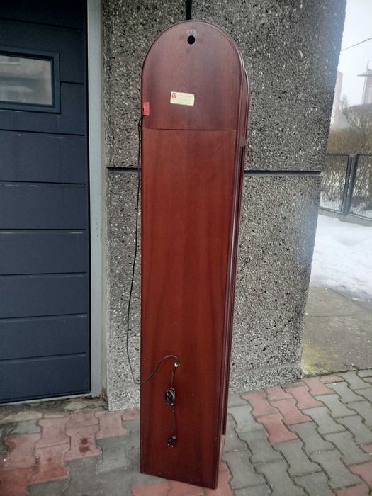 zegar stojący z witryną