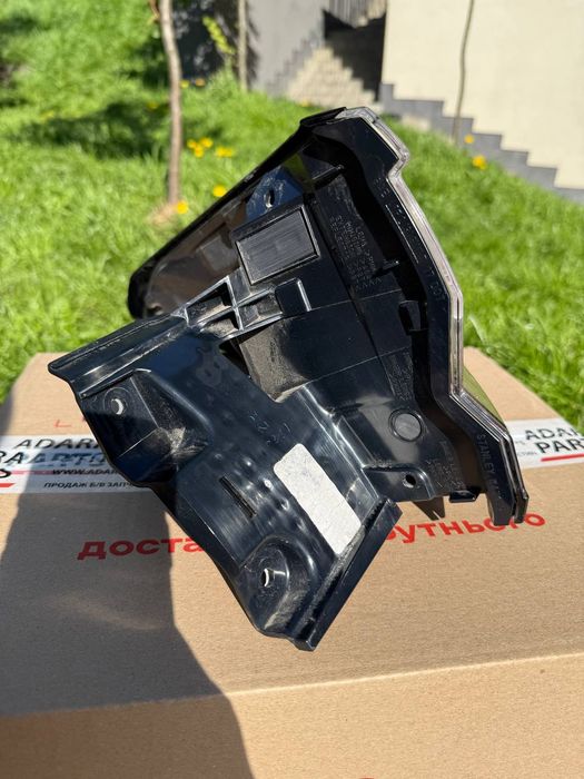 84912AN02A Плафон правий задній зовнішній subaru outback 2020