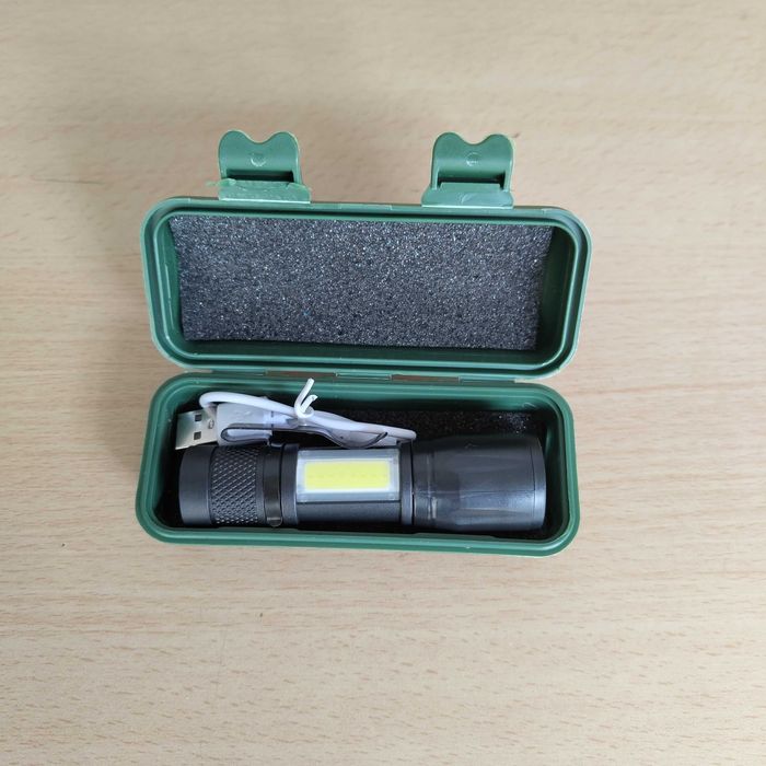 Lanterna Em Caixa Impermeável