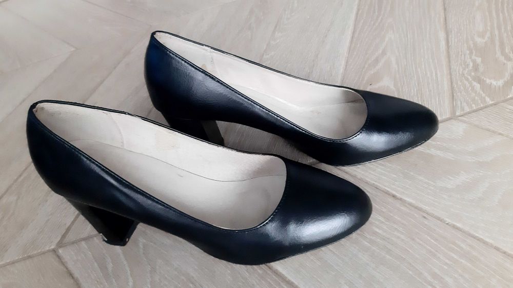 Buty czarne na obcasie