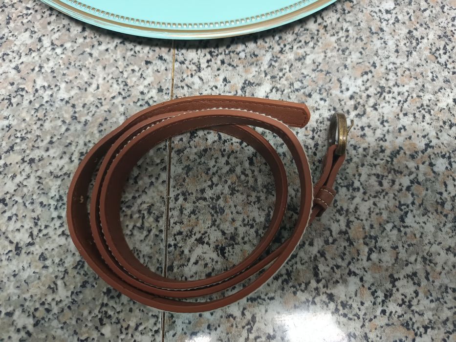 Vendo cintos castanhos para mulher bom estado