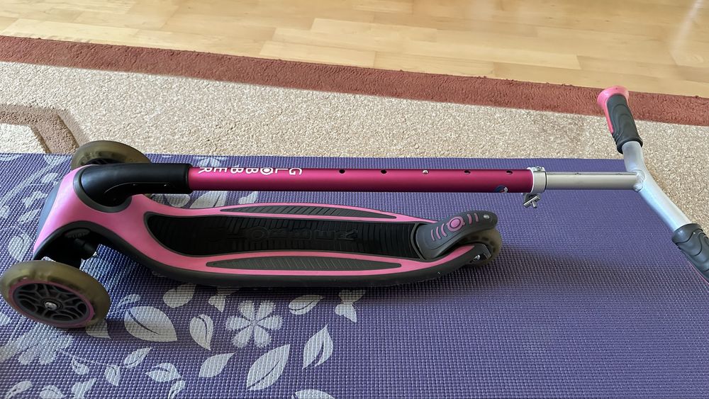 Самокат GLOBBER MASTER LIGHT Pink колеса з підсвіткою, до 50кг