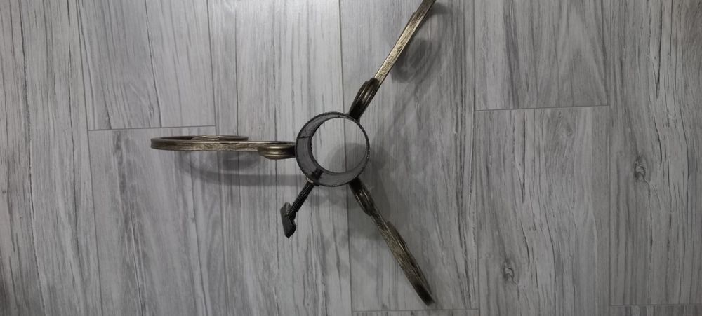 Metalowy stojak na choinkę