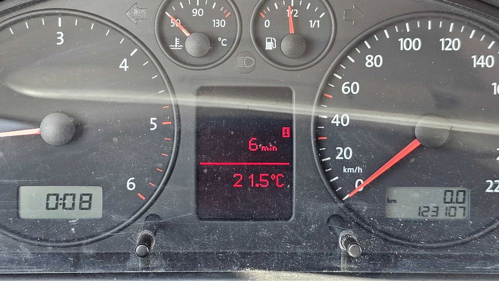 VW T5 Compacta, prática e funcional para duas pessoas