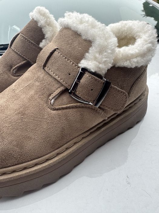 Коротенькі натуральні уггі