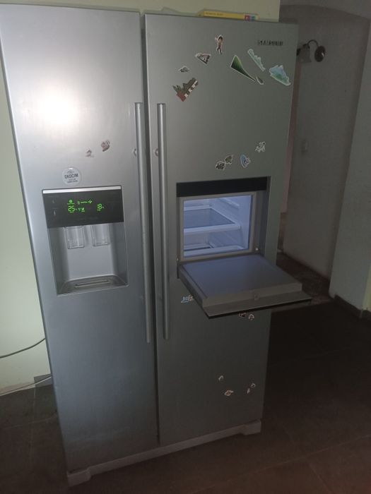 Lodowko- zamrażarka Samsung z kostkarka i barkiem