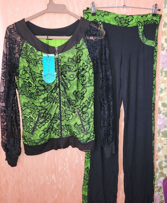 Костюм женский спортивный вискоза и гипюр М-Л  Italy