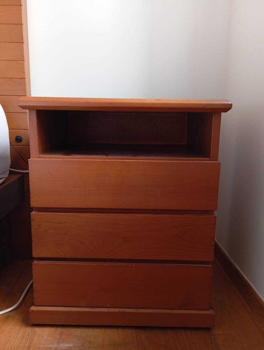Mesa Cabeceira Madeira Maciça, 3 gavetas