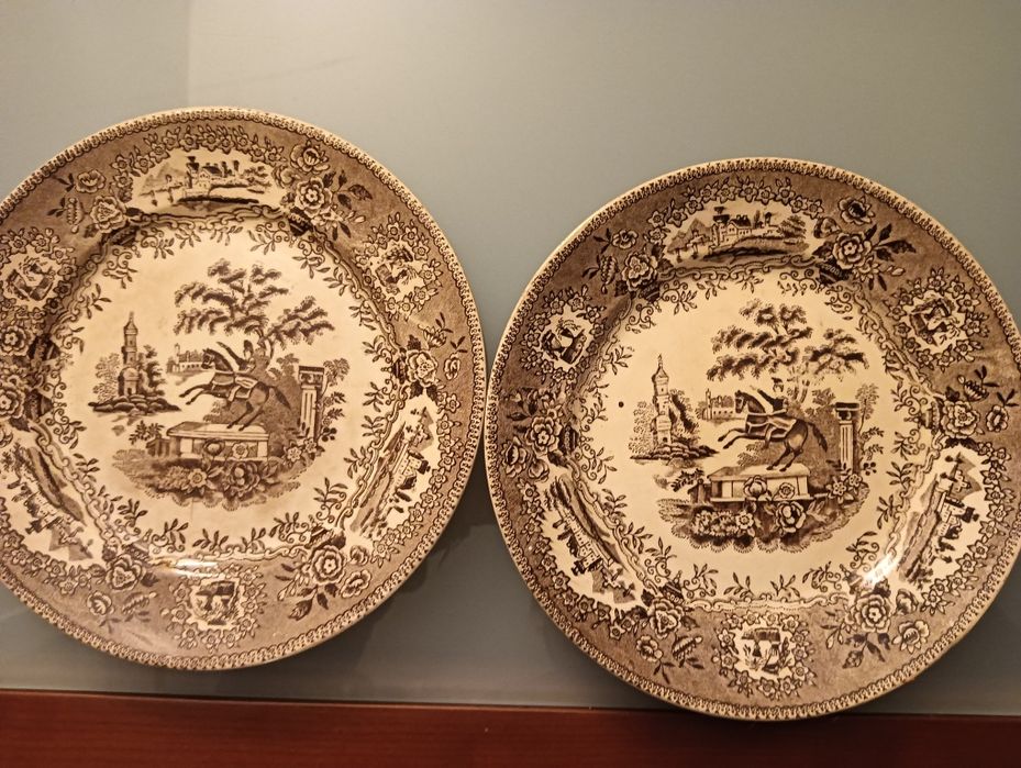 Porcelana Antiga Rara Pratos Rasos Real Fábrica de Sacavém BHS. &Cta*