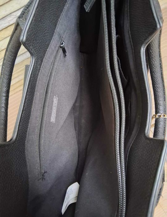 Vende-se Mala Senhora