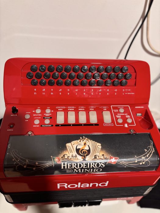 Roland FR-18