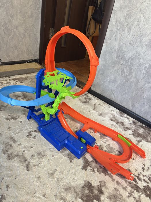 Hot Wheels Stunt tracks Невероятные воздушные столкновения