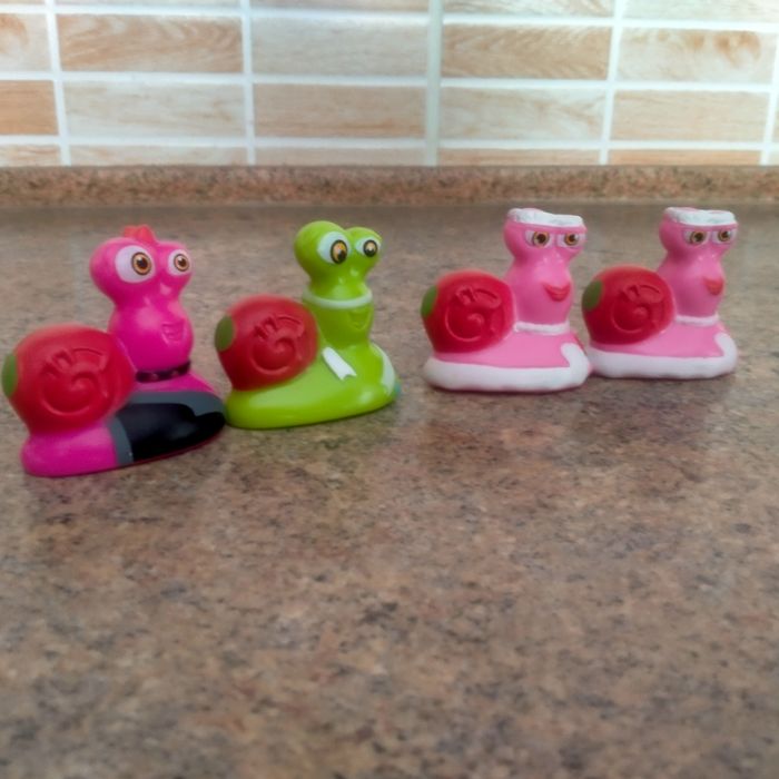 Продам або обміняю фігурки Боб снейл