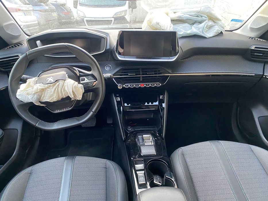 Salvado Peugeot 208 II eletric 136cv | 54.268Km | 2022