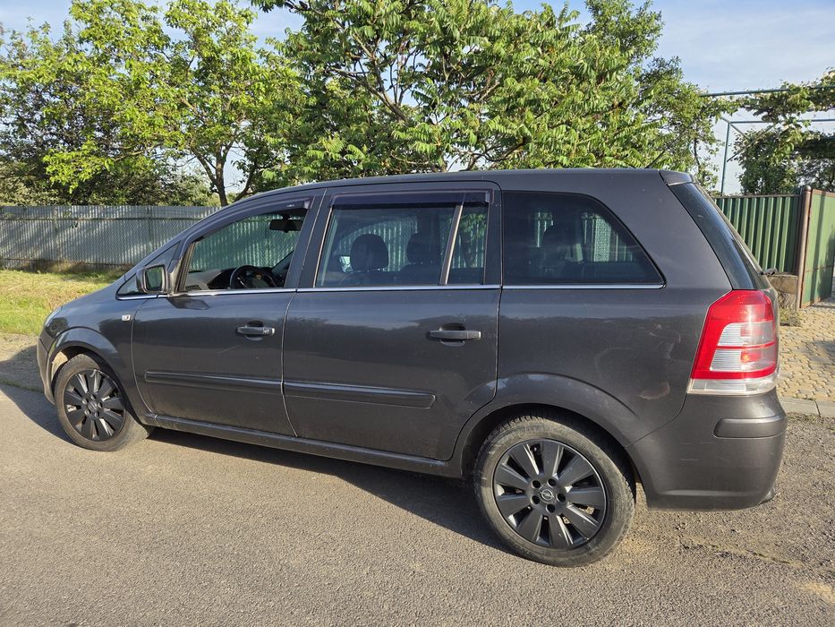 Опель ZAFIRA 2011r