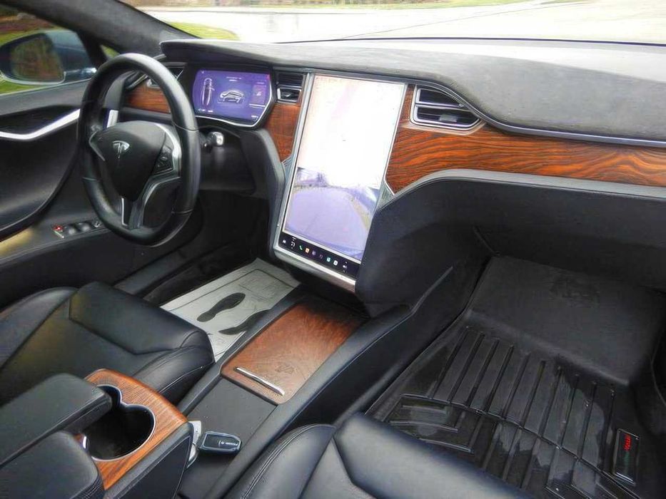 Tesla Model S 90D      2017