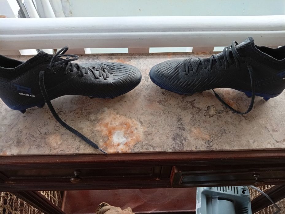 Botas de futebol novas