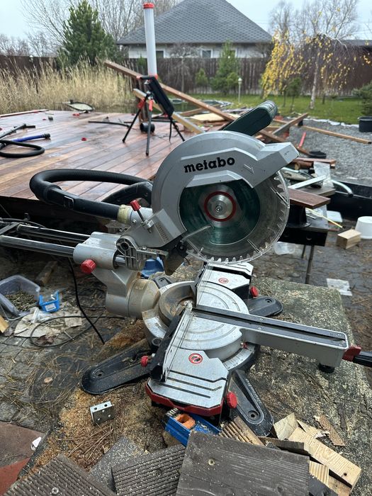 Торцювальна пила Metabo KGS 254 M