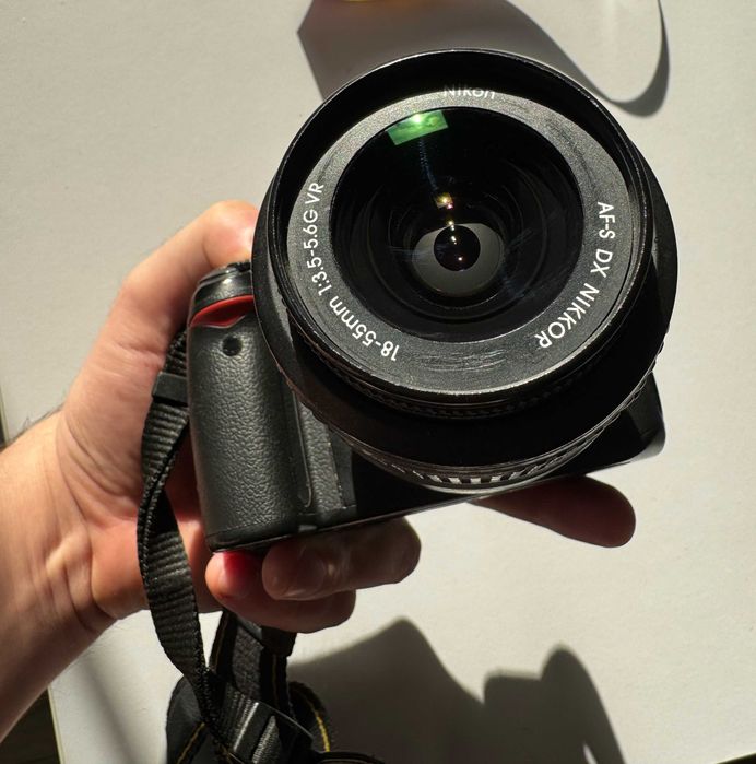 Nikon D3000, Повний комплект, Б/у