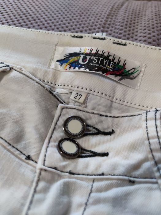 Очень красивые джинсы, с красивыми деталями, размер указан27,см.замеры