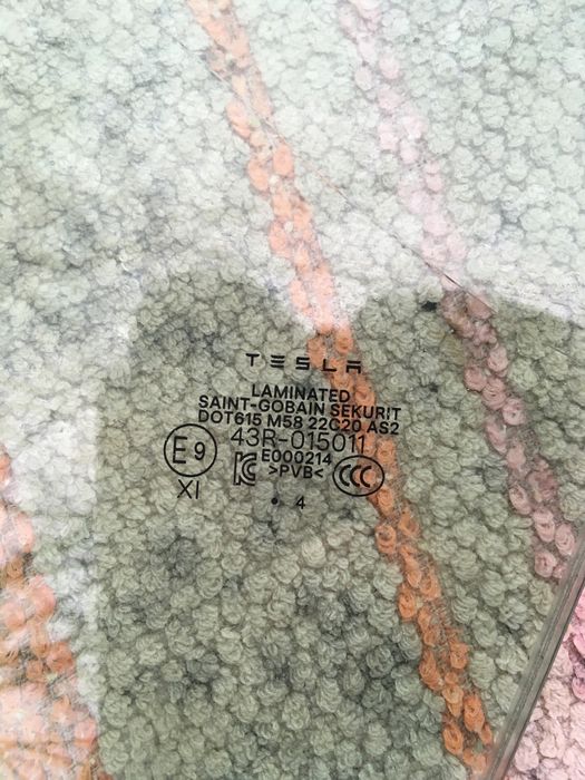 Скло подвійне Tesla Y 2024р.