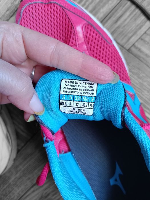 Кросівки Mizuno Wave Legend 2