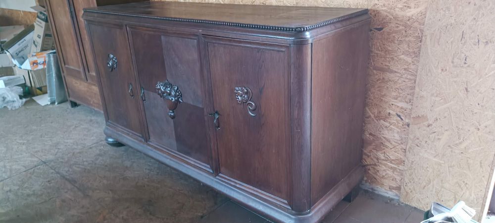 Stary drewniany kredens vintage rzeźbiony komoda