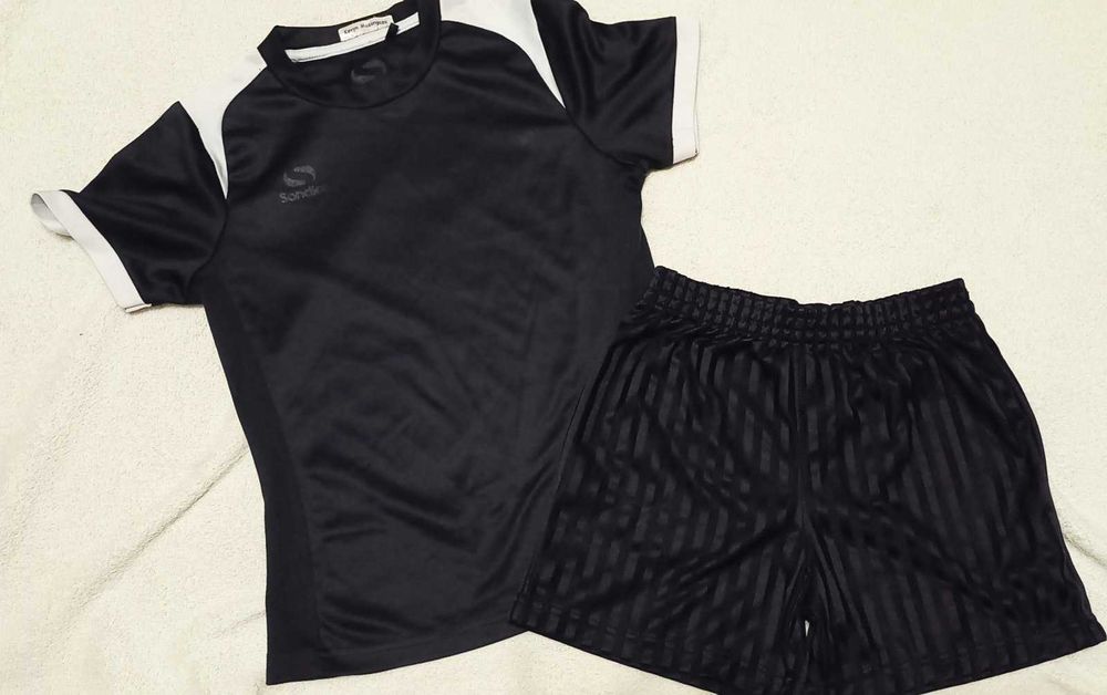 Футбольная форма на 5-8 лет .