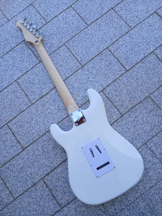 Guitarra Strat Branca + Amplificador