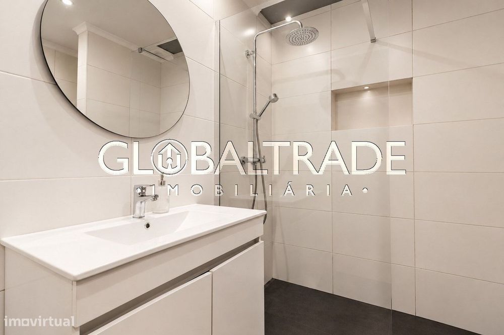 Moradia T2 Renovada & Equipada no Porto