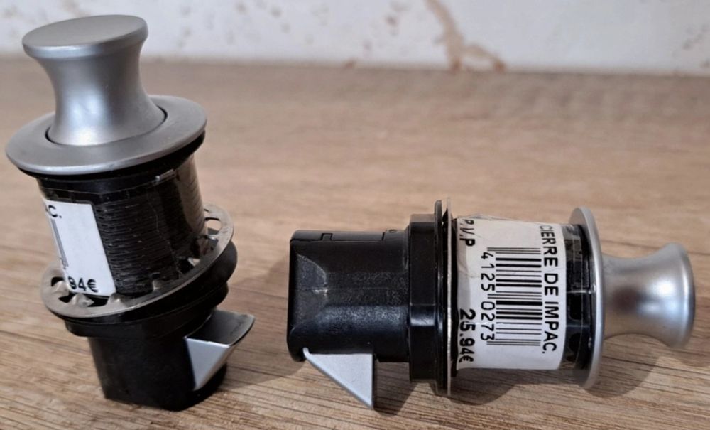 Trinco de impacto 
Stock, dois artigos venda em conjunto