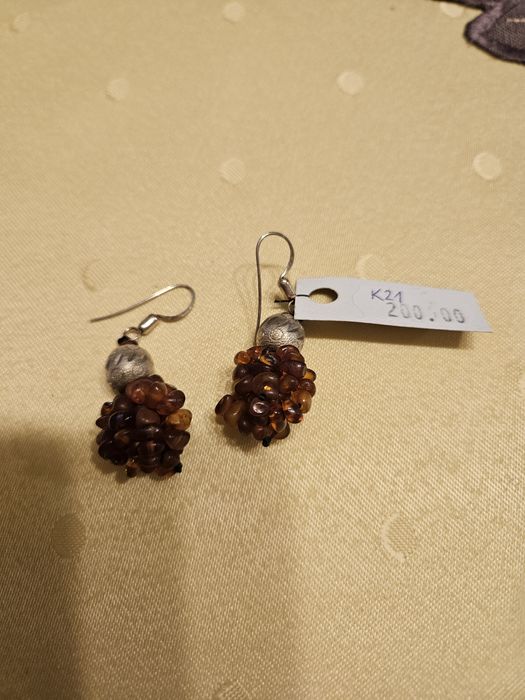 Kolczyki srebrne próba 925 z naturalnymi drobnymi bursztynkami , nowe