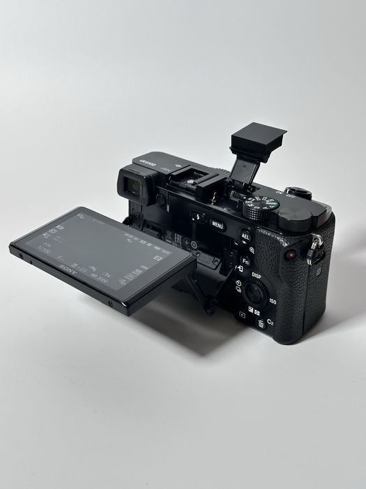 Sony Alpha A6100 – Câmara Mirrorless APS-C 4K