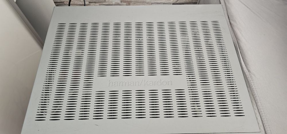 Wzmacniacz  harman/kardon model  AVR 330