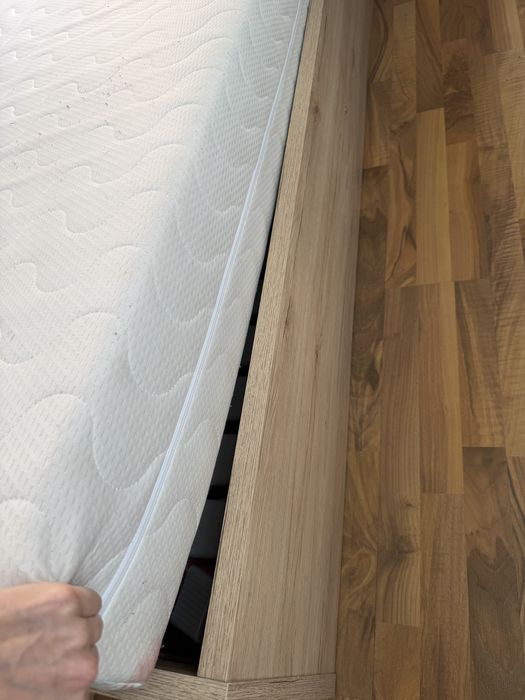 Łóżko 140/200 piekne drewno z materacem