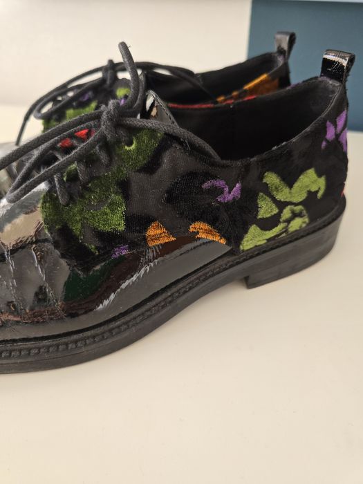 Sapatos verniz e veludo 39