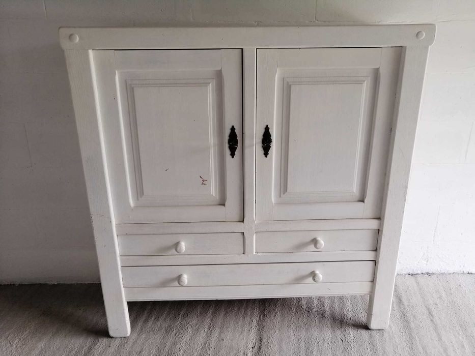 Komoda, witryna z litego dębu, kute zamki. Oryginał