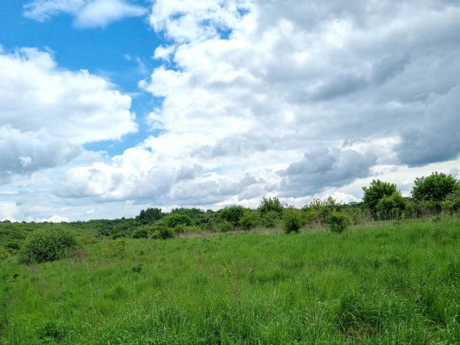 Продаж ділянки с.МАЛЕЧКОВИЧІ з двох сторін заїзд 60 до 1 га